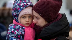 Pred vojnou utekajú najmä matky s deťmi. Na hraniciach s Ukrajinou vybavili od pondelka viac ako 12-tisíc ľudí