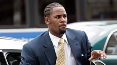 R. Kelly spoznal svoj trest. Za vydieranie a sexuálne zneužívanie ho odsúdili na 30 rokov