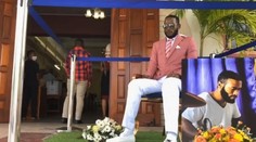 Muž "žil" počas vlastného pohrebu. Kým najbližší sa s ním lúčili, on sedel pred kostolom