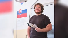 Slovenský učiteľ prekvapil internet. Namiesto bifľovania dátumov učí žiakov myslieť