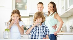 Dbajte na pitný režim svojich detí: Na toto treba myslieť počas horúcich dní