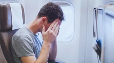 Dráma na palube lietadla. Agresívneho muža museli zadržať cestujúci