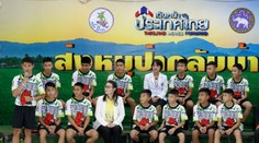 Chlapci z thajskej jaskyne po prepustení z nemocnice absolvovali veľkú tlačovú besedu