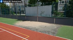 Kuriózna krádež v Košiciach: Z ihriska niekto ukradol kus trávnika