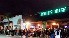 Kamaráti prišli do baru oslavovať narodeniny, všetci odišli nakazení koronavírusom