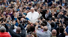 František zrušil pápežské tajomstvo v prípadoch pohlavného zneužívania