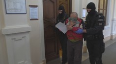 VIDEO: Muž obvinený z vraždy v Chorvátskom Grobe sa v Česku postavil pred súd. Rozhodol o jeho vydaní na Slovensko