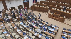 Neplatil ani deň. Poslanci zrušili zákon o zmene Úradu na ochranu oznamovateľov