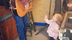 Strašná tragédia. Dvojročná dcérka speváckej hviezdy sa zadusila