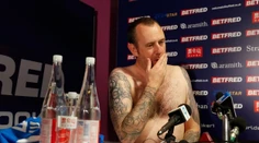 VIDEO: Majster sveta v snookeri prišiel na tlačovku nahý