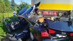Hrôzostrašná nehoda v Nitre: Vlak tlačil auto viac ako 200 metrov