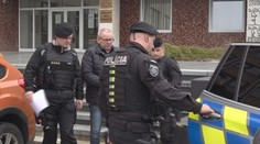 Debata o politike sa skončila brutálnou bitkou. Muž čelí obvineniu, že sa pokúsil zavraždiť svojho suseda