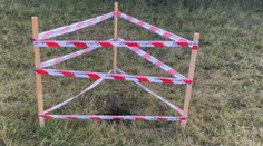 Nebezpečné prekvapenie pri prechádzke v okolí Handlovej. V zemi sa objavujú hlboké jamy