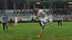 Najskôr proti nim hral v predkole EL UEFA, teraz bude obliekať ich dres