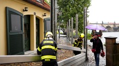 Českí hasiči už majú za sebou takmer dvetisíc výjazdov. Pribúdajú nehody aj popadané stromy