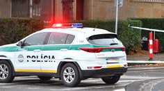 Muž v Huncovciach napadol ženu, neskôr zaútočil nožom na policajtov