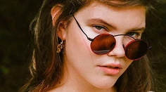 Čo je veľké, to je pekné. Playboy prvýkrát nafotil oblejšiu modelku