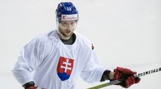 Rana pre slovenskú reprezentáciu pred MS v hokeji. Dlhoročnú oporu zadných radov vyradilo zranenie