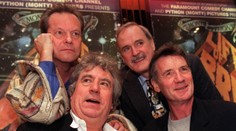 Británia smúti. Zomrela hviezda legendárneho zoskupenia Monty Python