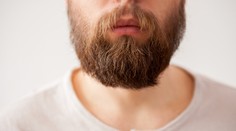 V tejto krajine zakázali mužom "abnormálne brady" a ženám zahaľovanie