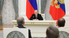 Putin na stretnutí s ruskými politikmi: Rešpektujem postoj USA, treba odstrániť príčiny vojny