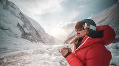 Pozrela sa smrti do očí, priamo pod sebou uvidela nehybné telo. Každý je na Evereste sám za seba, tvrdí Lucia Janičová