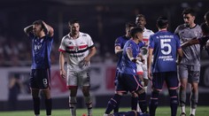 VIDEO: Zrútil sa na trávnik a už sa neprebral. Uruguajský futbalista zomrel na následky zástavy srdca