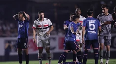 VIDEO: Zrútil sa na trávnik a už sa neprebral. Uruguajský futbalista zomrel na následky zástavy srdca