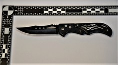 Nočný rozruch v Bratislave. Gruzínec sa opakovane chcel dostať do reštaurácie, potom nožom napadol muža