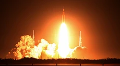 FOTOGRAFIE TÝŽDŇA: Štart rakety k Mesiacu, prerazenie tunela Čebrať  či kráter po výbuchu v Poľsku