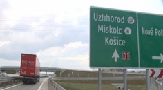 Vodičov na diaľnici pred Košicami mätie dopravná značka s preklepom