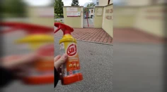 VIDEO: Muž sa pred centrom seniorov v Handlovej vyhrážal, že otrávi babičky, lebo volili Fica. Rieši to polícia