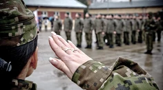 Viacero vojakov práporu NATO v Lotyšsku, kde sú aj Slováci, má COVID-19
