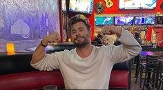 Hollywoodsky sexidol v Prahe: Pozrite, aká slovenská pochúťka ho dostala