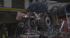 Pre niekoho odpad, pre nich cennosť. Rodina Sabolovcov tvorí umelecké diela zo šrotoviska