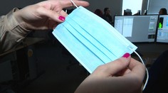 Colníci zadržali balík so 150 rúškami. Adresátke ich daroval kamarát z Číny