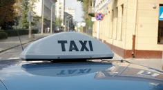 „Počas jazdy ma vodič napadol, zamkol dvere a vzal mi mobil.“ Žena zažila v taxíku chvíle hrôzy