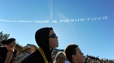 Na oblohe nad Kaliforniou sa objavili odkazy pre Donalda Trumpa