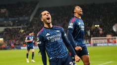 VIDEO: Arsenal potvrdil úlohu favorita a nasadil najmladšieho hráča. V Neapole gól nepadol