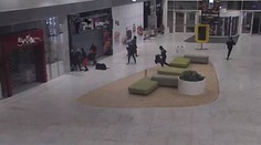Polícia zverejnila video z megakrádeže klenotov v Bory Mall. Išlo zrejme o profíkov