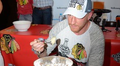 A už je tu! Hossa neporušil tradíciu a najedol sa zo Stanleyho pohára