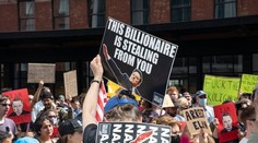 Protesty proti Elonovi Muskovi: Tesla sa ocitá v strede globálnej vlny nespokojnosti