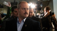 Kotleba sa spojil s Kuffom a inými malými stranami. Teraz je na rade Harabin