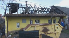 Silvestrovské svetlice zapálili rodinný dom v Šoporni. Niekto ich vystrelil pri oslave Nového roka