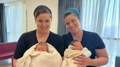 Všetko spoločne: Jednovaječné dvojičky porodili v rovnaký deň v tej istej nemocnici