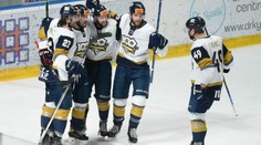 Slovan deklasoval Nitru 6 : 2, vo finálovej sérii sa opäť ujal vedenia