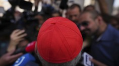 Kto sa stane novým pápežom, nevedia ani kardináli. Presvedčiť by ich mohli príhovory