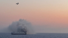 Požiar na lodi pri Aljaške: Horiace autá chcela uhasiť posádka, napokon si vybrali vlastný život