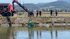 Tragédia pri Púchove. Jaroslav (†73) chcel nabrať vodu na polievanie, utopil sa s autom vo Váhu