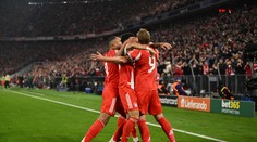 VIDEO: Hrúbka v prvej minúte, červená karta i famózny obrat v závere. Zápas Bayernu s Realom mal všetko